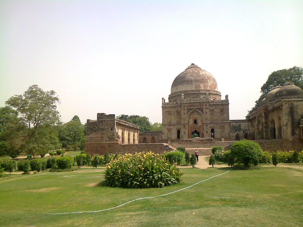 Nearest metro station to lodhi gardens delhi